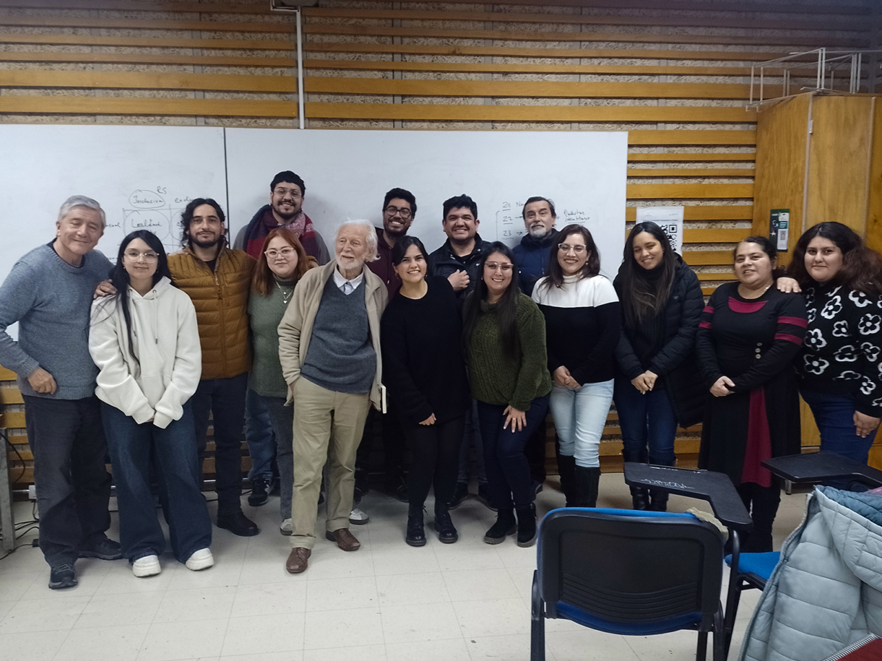 Dr. Guy Bajoit dictó magistral charla sobre el impacto del cambio cultural en la juventud y la convivencia escolar