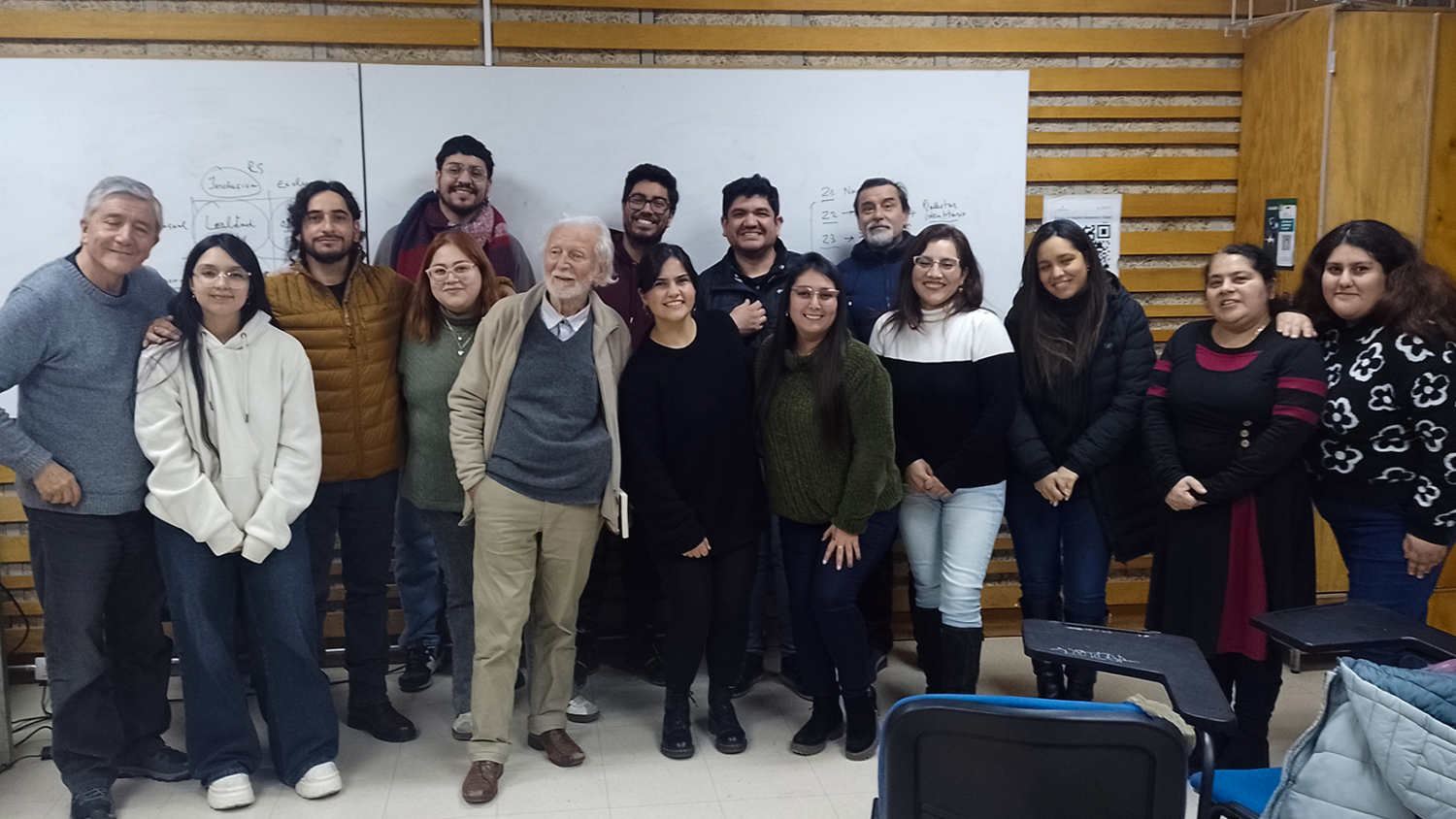 Dr. Guy Bajoit dictó magistral charla sobre el impacto del cambio cultural en la juventud y la convivencia escolar